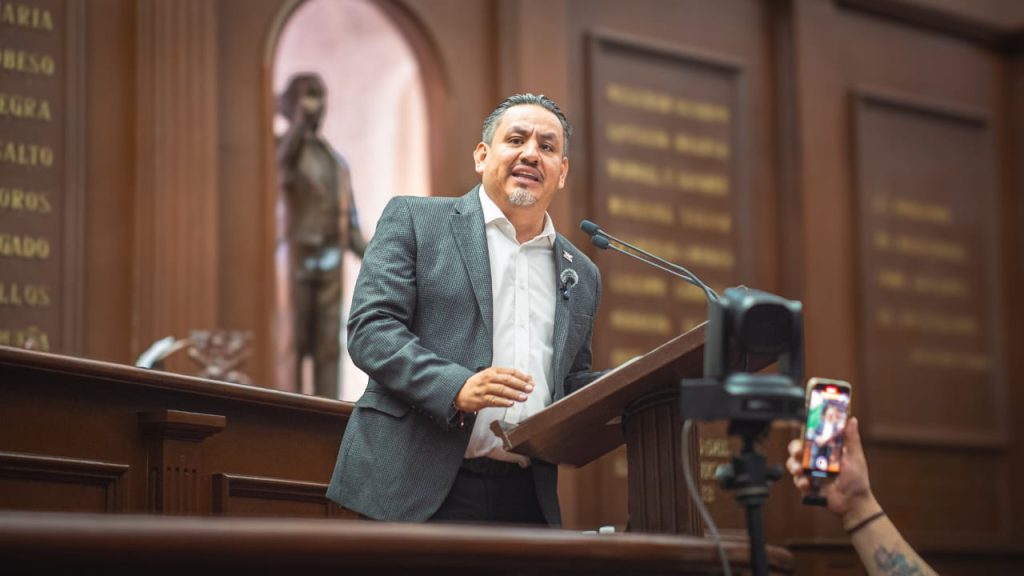 Víctor Manríquez propone reforma para garantizar crecimiento y desarrollo de Pueblos Mágicos de Michoacán