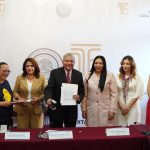 Recibe 76 Legislatura propuesta de iniciativa de manos de colectivo de periodistas