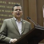 Propone Memo Valencia renovar placas cada diez años en Michoacán