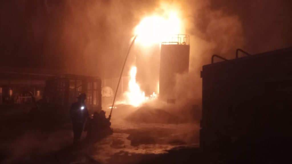 Controlado incendio de destiladora en Tancítaro: PC