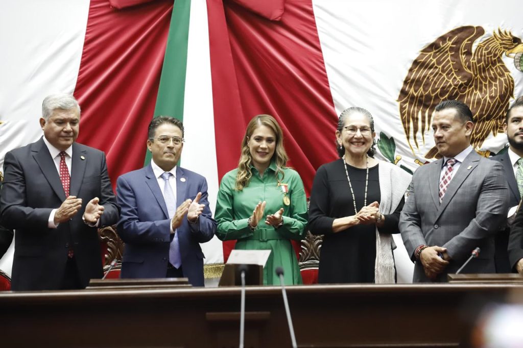 Congreso del Estado entrega Condecoración Melchor Ocampo al Colegio de Notarios de Michoacán