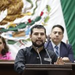 Octavio Ocampo presenta iniciativa para facilitar revalidación de estudios a migrantes retornados