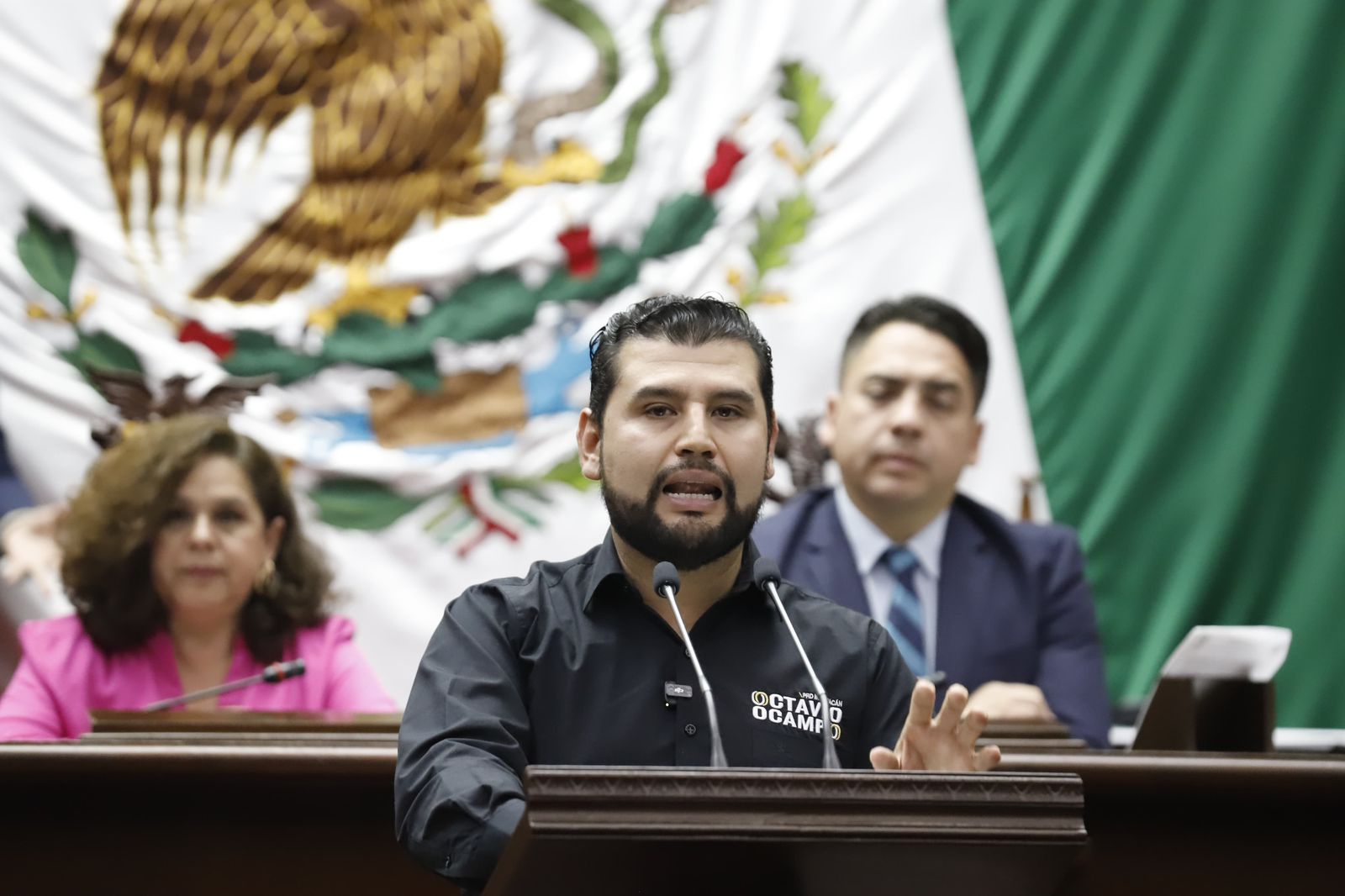 Octavio Ocampo presenta iniciativa para facilitar revalidación de estudios a migrantes retornados