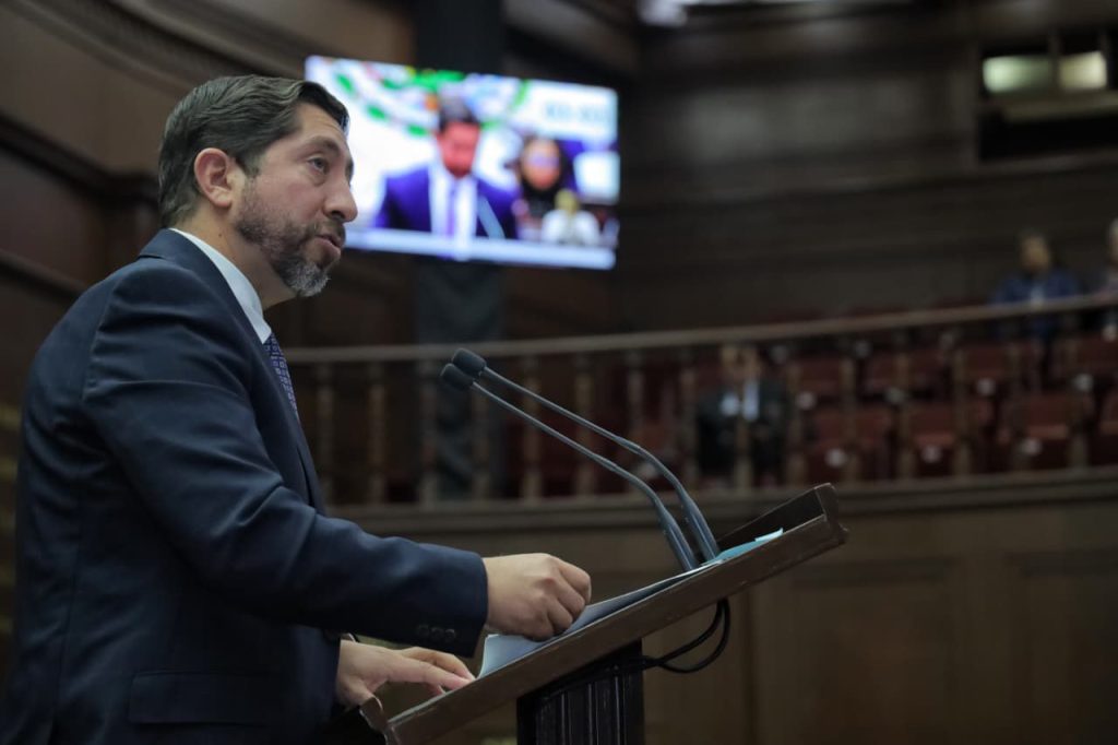 Abraham Espinoza impulsa iniciativa para fomentar el emprendimiento juvenil en Michoacán