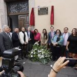 Develan placa en la biblioteca del Congreso del Estado con el nombre de “Luis González y González