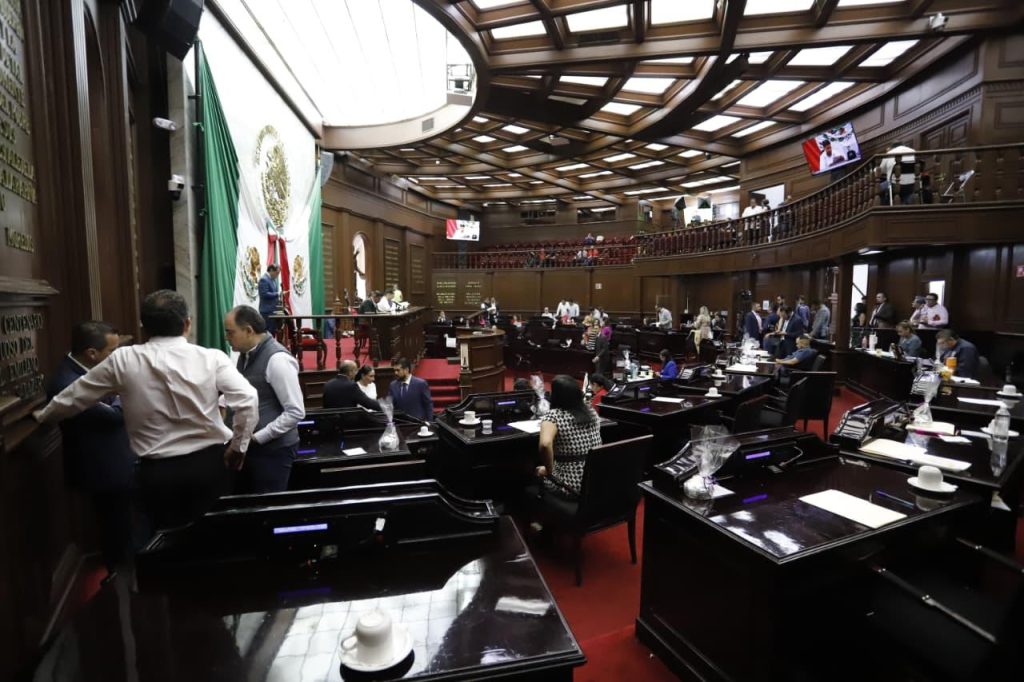 Migrantes con estudios universitarios podrán ser integrados al sector productivo, define 76 Legislatura