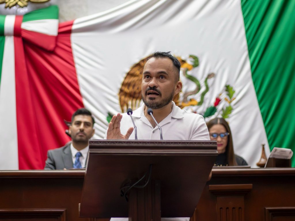 Hugo Rangel presenta la Ley Óliver, inspirada en la historia de un joven michoacano víctima de la violencia