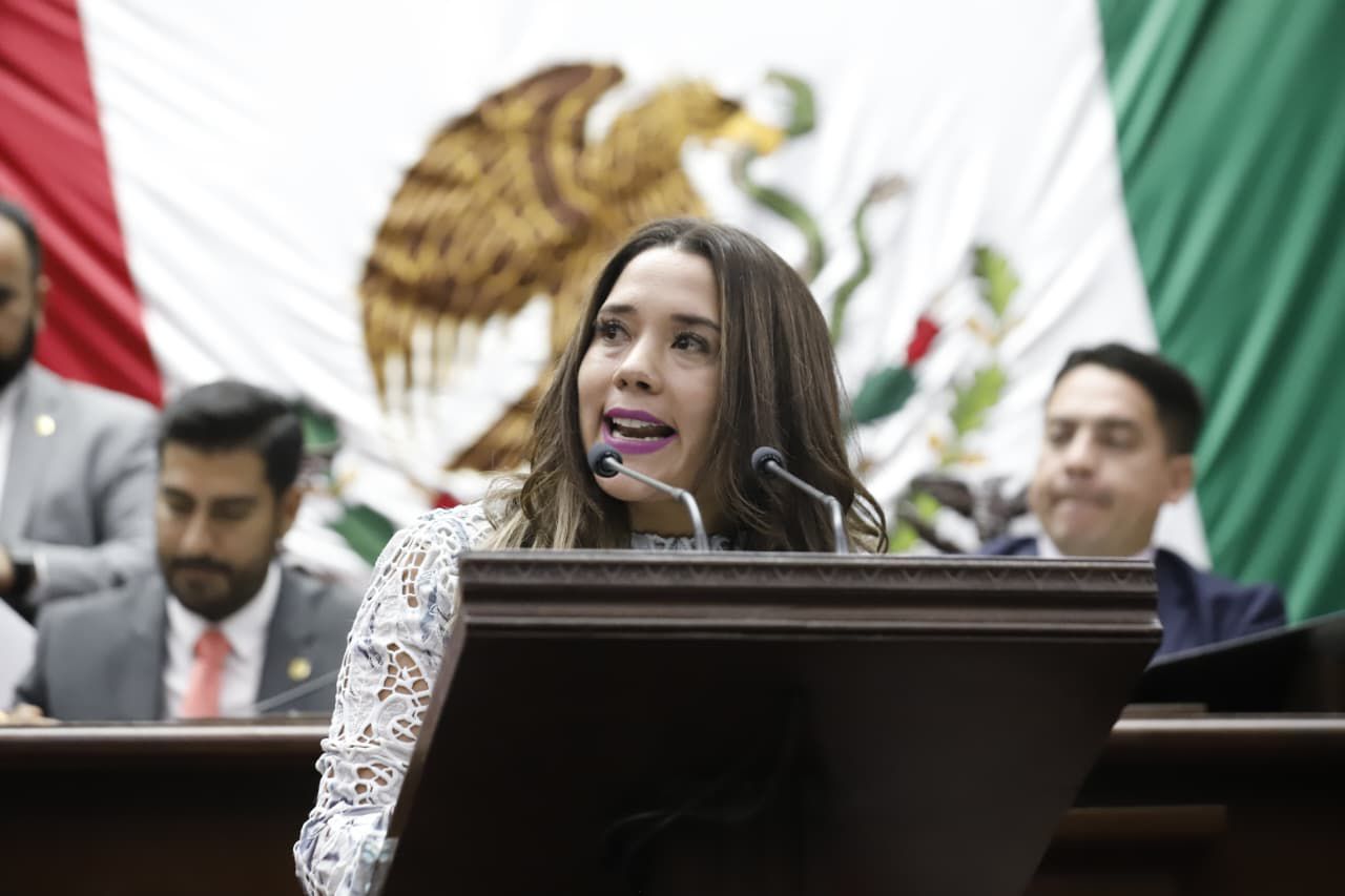 Xóchitl Ruiz González impulsa la dignificación laboral y salarial en la FGE y es aprobada por el Pleno del Congreso