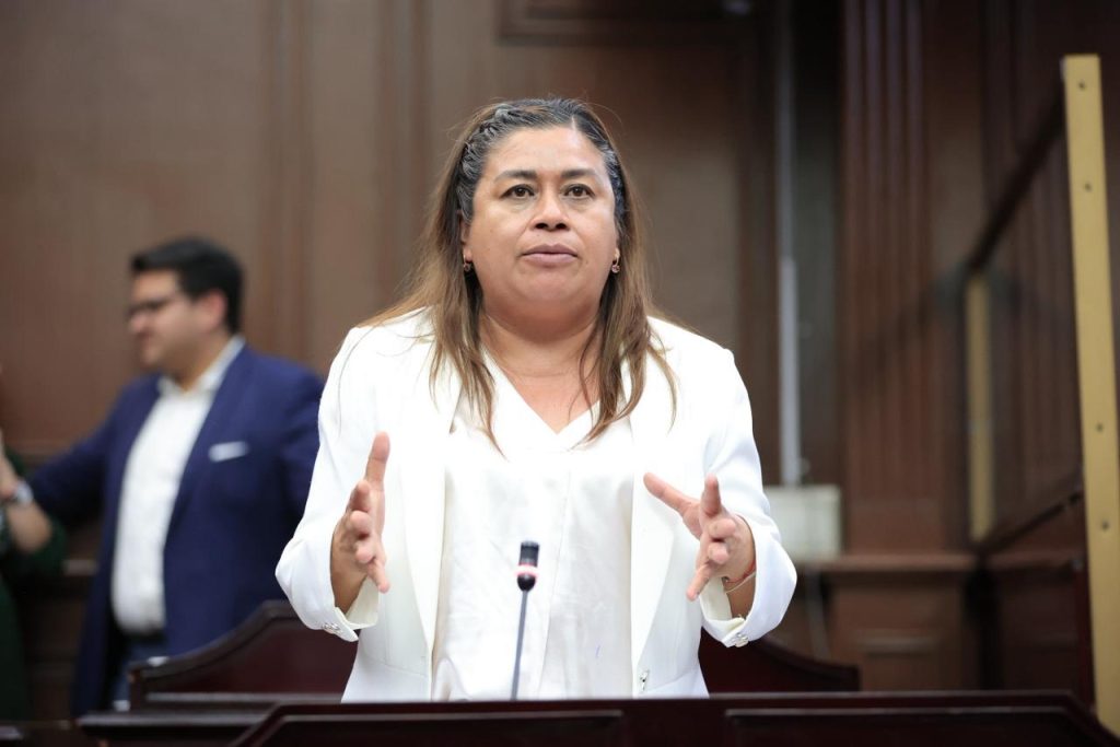 Busca Belinda Iturbide proteger derechos laborales de pacientes con cáncer