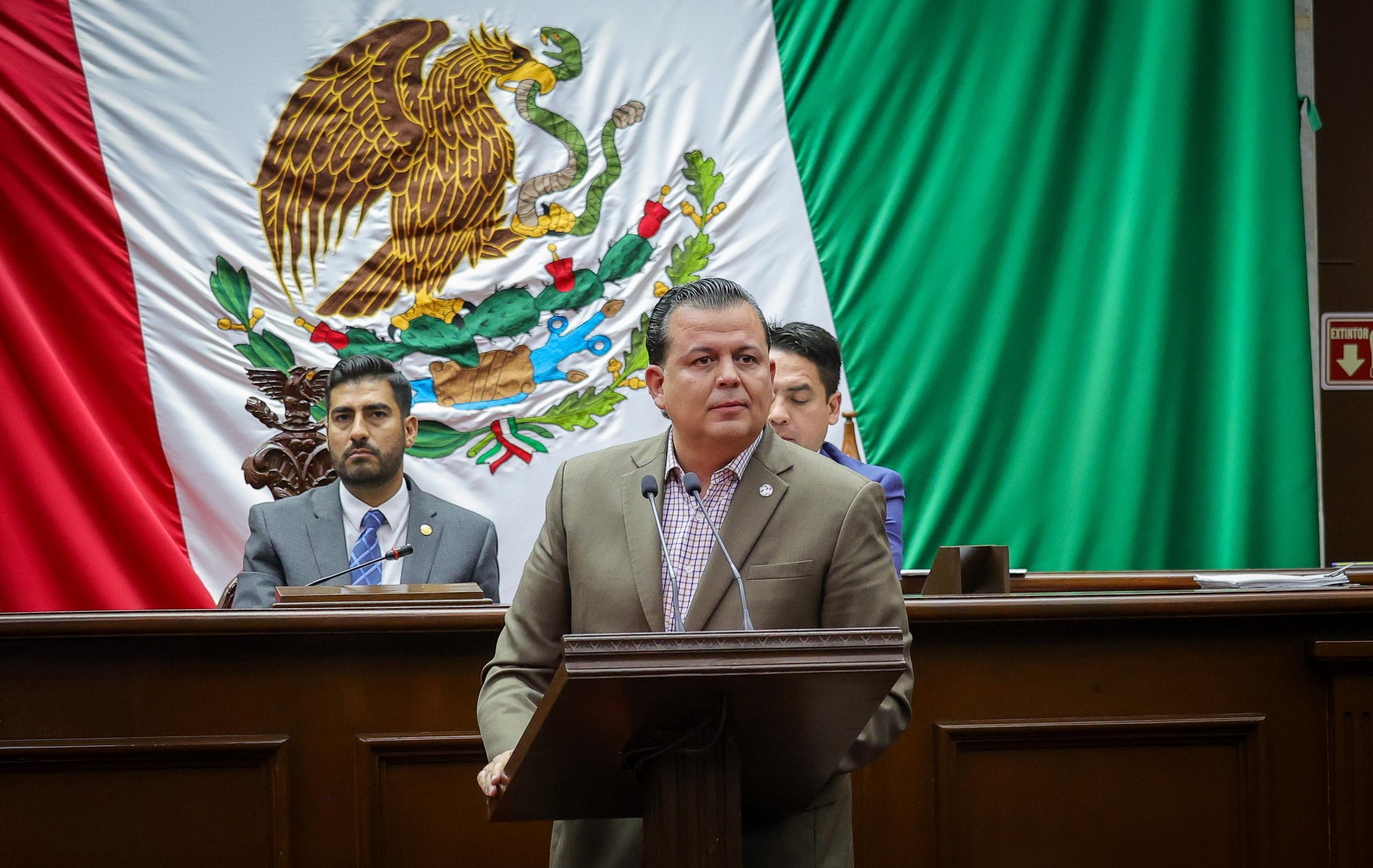 Diputados del PRI presentan iniciativa de Ley “anticoyotaje”