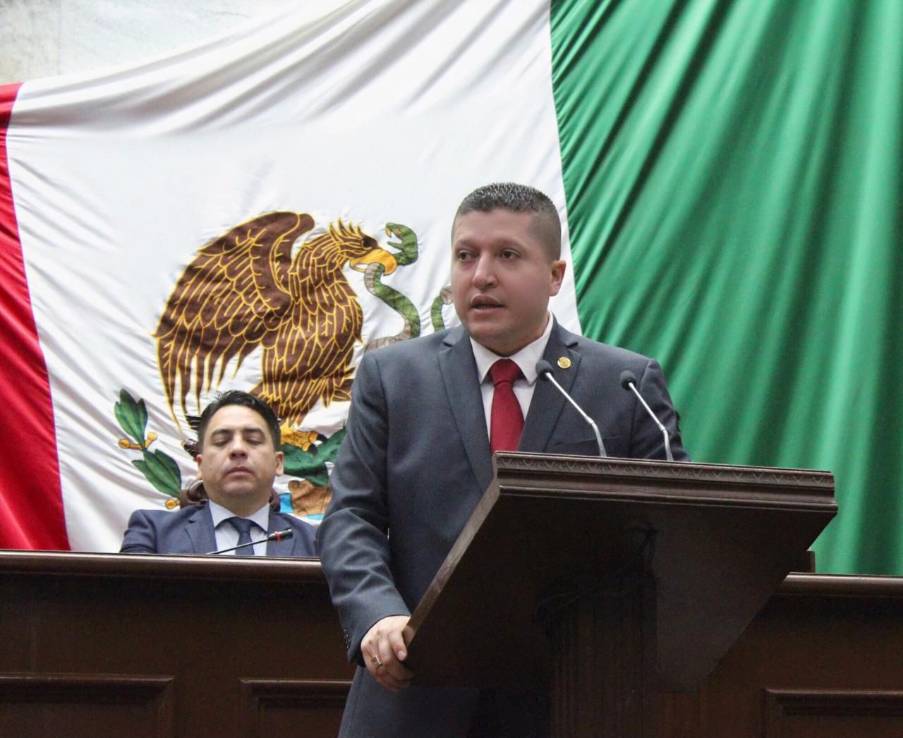 Vicente Gómez presenta iniciativas para dotar de atribuciones al Congreso y a los gobiernos municipales para el reciclaje de la basura electrónica