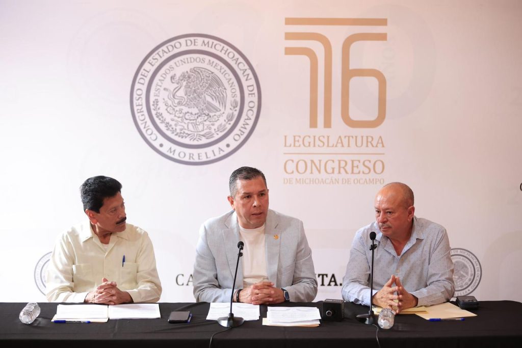 Barragán acompaña presentación de dos iniciativas del sector transportista del estado