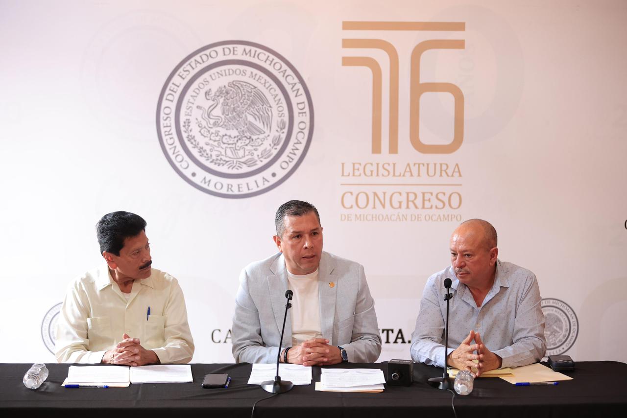 Barragán acompaña presentación de dos iniciativas del sector transportista del estado