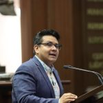 Celebra Toño Carreño aprobación de reforma que propuso que prioriza atención a niños con cáncer