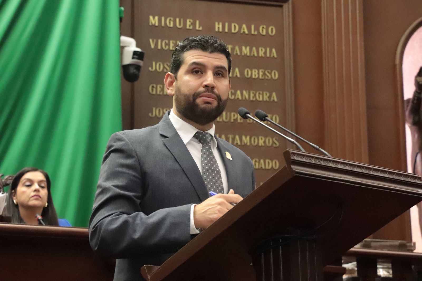 Octavio Ocampo propone cárcel de hasta 20 años por reclutar jóvenes para el crimen en Michoacán