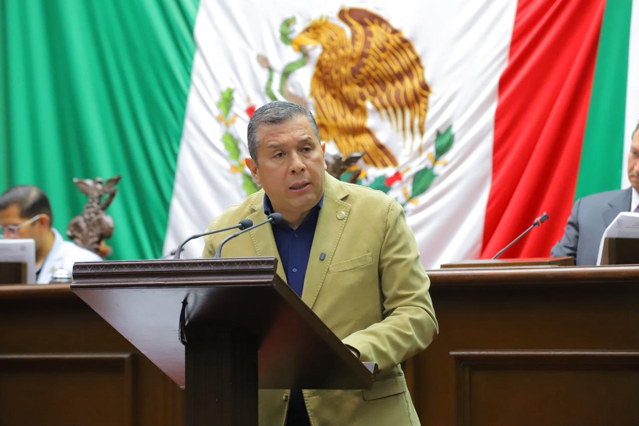 Celebra Barragán aprobación de reforma que planteó para regular el uso de celulares en primaria y secundaria