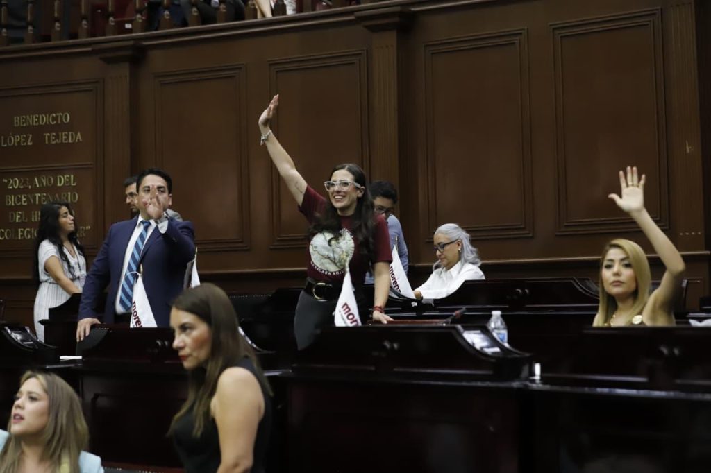Personas menstruantes podrán justificar su inasistencia a la escuela por motivos de gestión menstrual