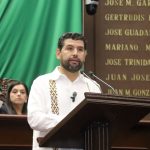 Octavio Ocampo plantea licencias parentales y sistemas de cuidados para madres trabajadoras de Michoacán