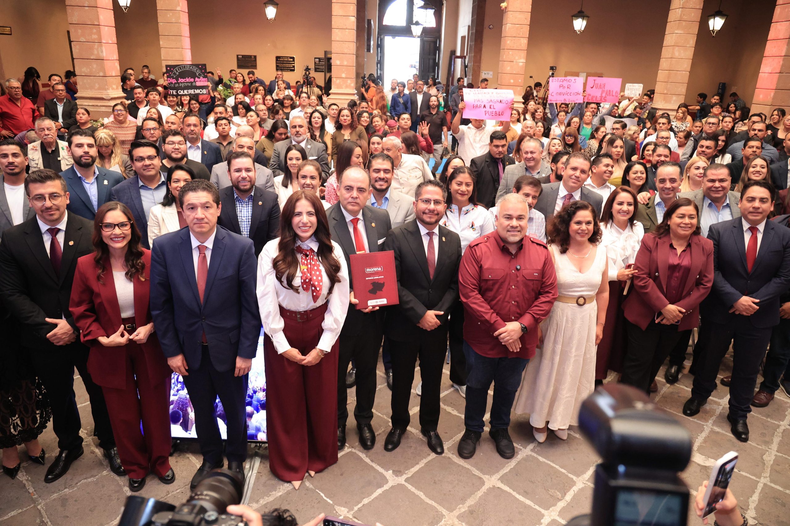 GP de Morena ha convertido demandas sociales del pueblo en derechos: Bugarini al presentar Segundo Informe Legislativo de la fracción