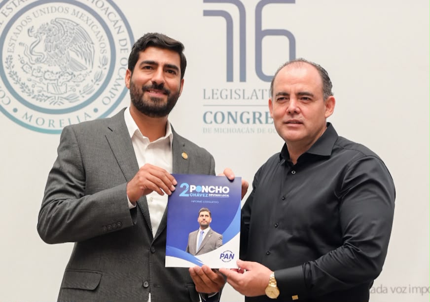 Poncho Chávez entrega Segundo Informe de Actividades Legislativas ante la Mesa Directiva del Congreso