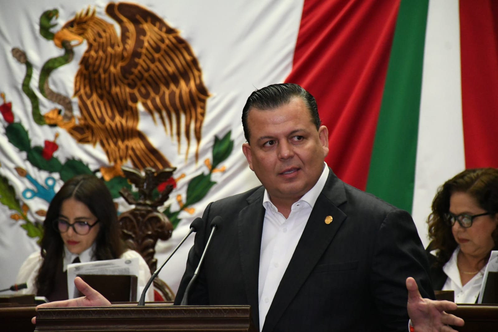Memo Valencia celebra aprobación de iniciativa que permite que todas las patrullas cuenten con equipo para controlar incendios