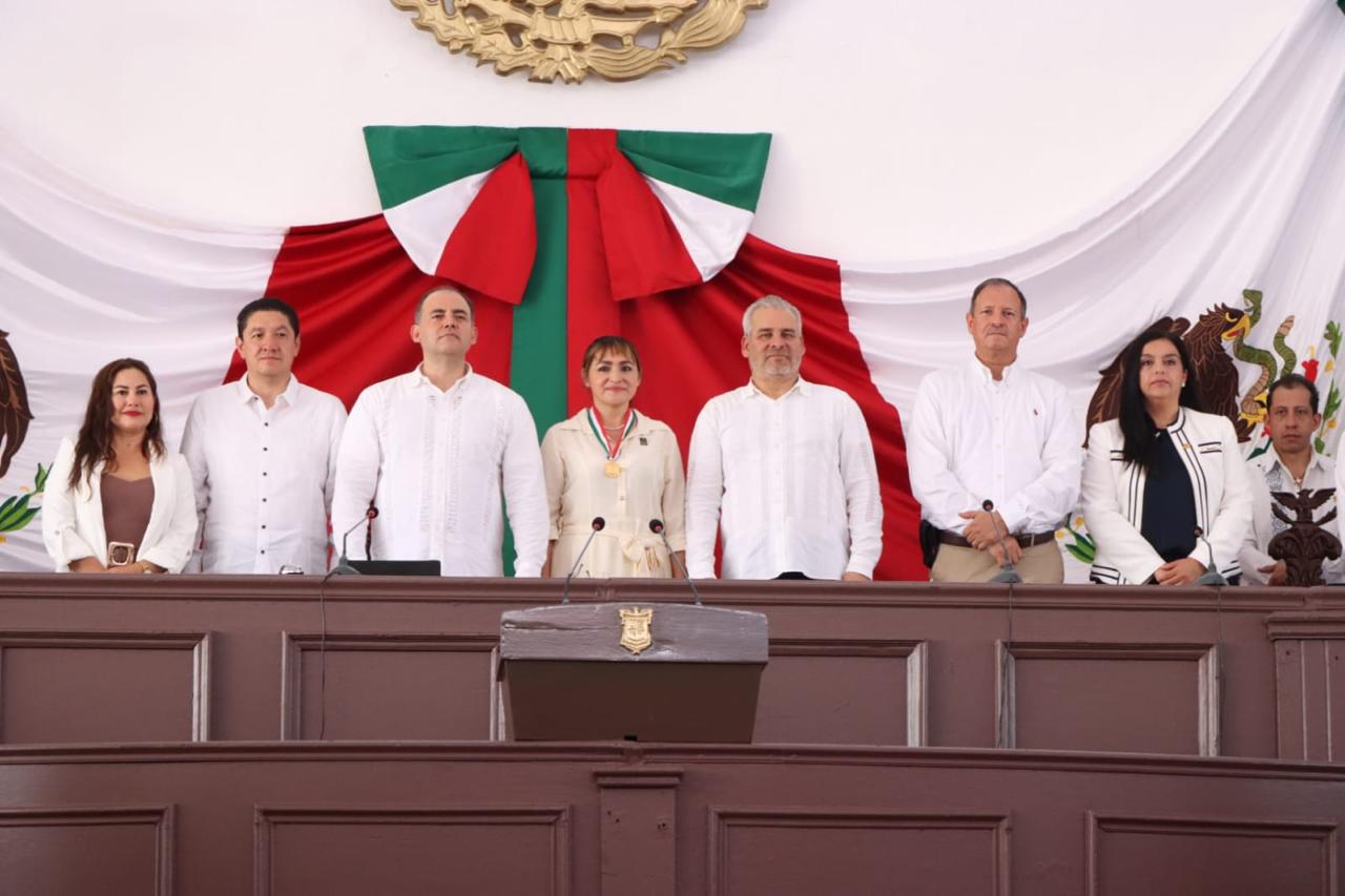 El Congreso del Estado entrega Condecoracion «Constitución de 1814» al Colegio de Abogadas de Michoacán